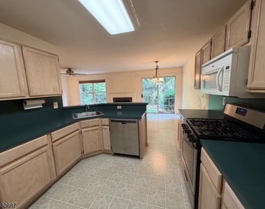 67 Woodmont Dr - Photo Thumbnail 5