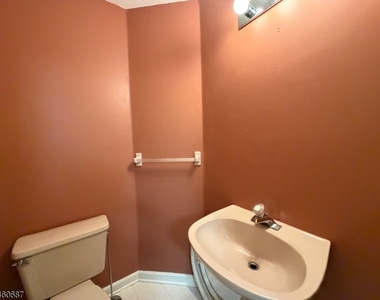 67 Woodmont Dr - Photo Thumbnail 12