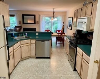 67 Woodmont Dr - Photo Thumbnail 6