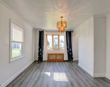 545 Winthrop Rd - Photo Thumbnail 4