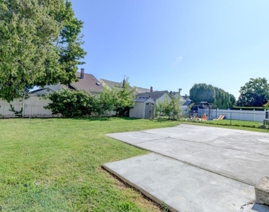 545 Winthrop Rd - Photo Thumbnail 13