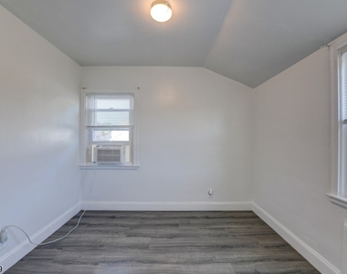 545 Winthrop Rd - Photo Thumbnail 10