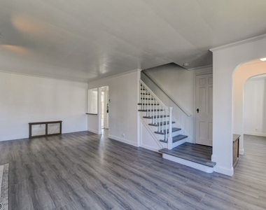 545 Winthrop Rd - Photo Thumbnail 3