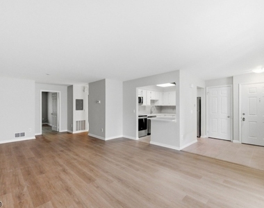 125 Smithfield Ct - Photo Thumbnail 6