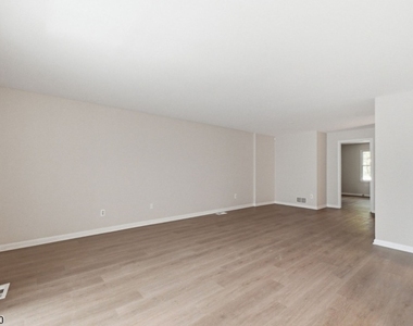 125 Smithfield Ct - Photo Thumbnail 10