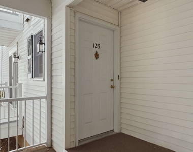 125 Smithfield Ct - Photo Thumbnail 4