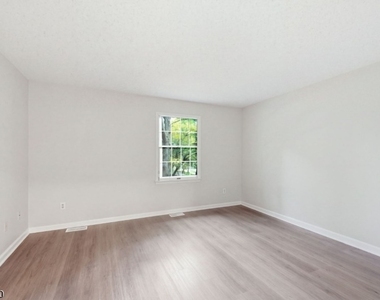 125 Smithfield Ct - Photo Thumbnail 20