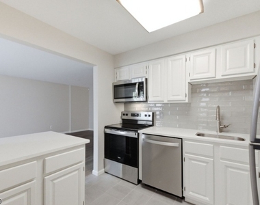 125 Smithfield Ct - Photo Thumbnail 7