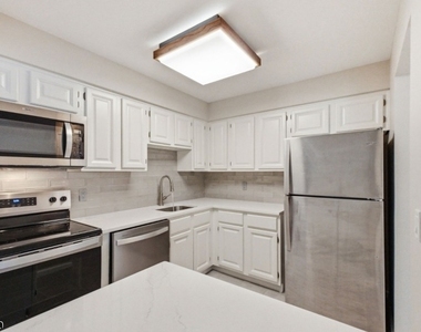 125 Smithfield Ct - Photo Thumbnail 8