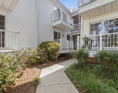 125 Smithfield Ct - Photo Thumbnail 2