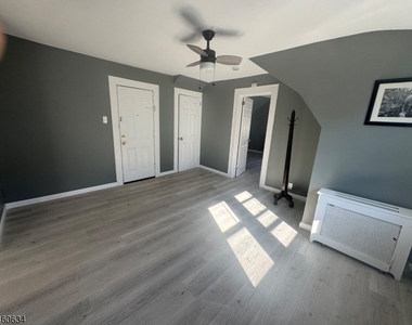 333 Valley St - Photo Thumbnail 8