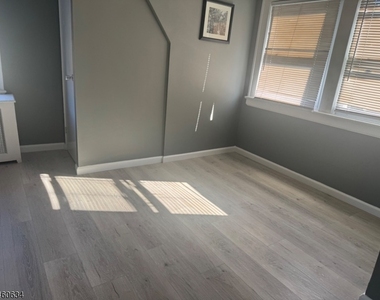 333 Valley St - Photo Thumbnail 1