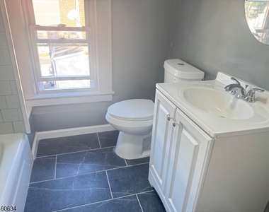 333 Valley St - Photo Thumbnail 11