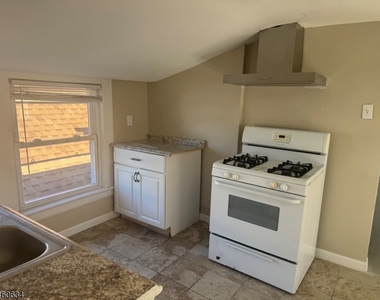 333 Valley St - Photo Thumbnail 4