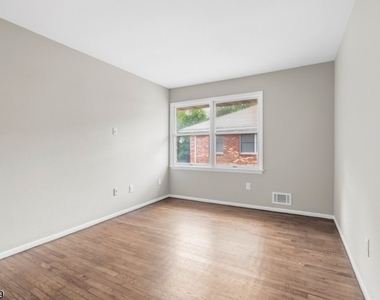 415 Morningside Ave - Photo Thumbnail 11