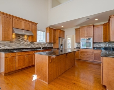 9 Comstock Ln - Photo Thumbnail 9