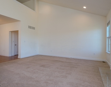 9 Comstock Ln - Photo Thumbnail 12