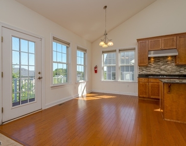 9 Comstock Ln - Photo Thumbnail 11