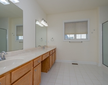 9 Comstock Ln - Photo Thumbnail 16