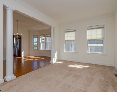 9 Comstock Ln - Photo Thumbnail 4