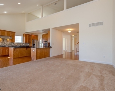 9 Comstock Ln - Photo Thumbnail 13