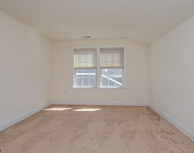 9 Comstock Ln - Photo Thumbnail 23