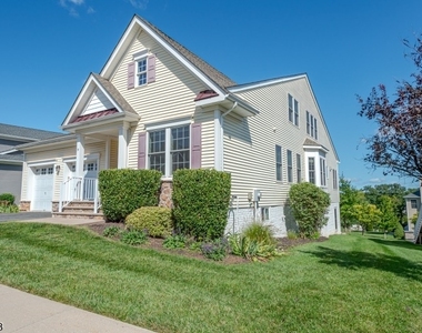 9 Comstock Ln - Photo Thumbnail 28