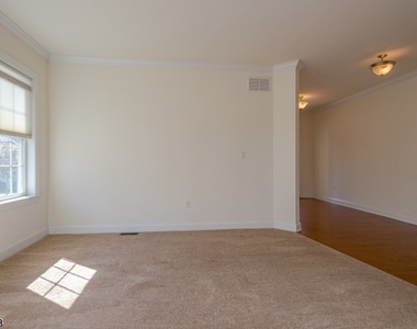 9 Comstock Ln - Photo Thumbnail 5