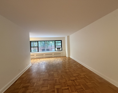412 East 55th Street - Photo Thumbnail 1