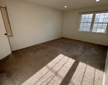 1202 Green Hollow Drive - Photo Thumbnail 18
