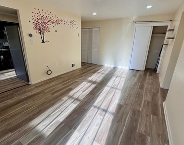 1202 Green Hollow Drive - Photo Thumbnail 15
