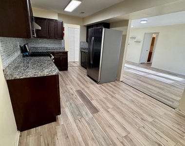 1202 Green Hollow Drive - Photo Thumbnail 10