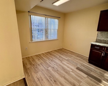 1202 Green Hollow Drive - Photo Thumbnail 13