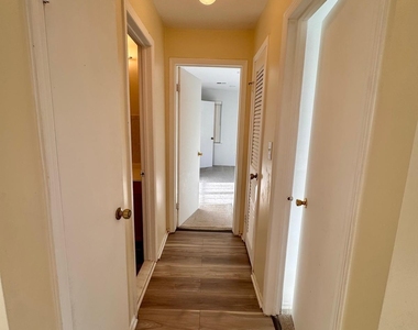 1202 Green Hollow Drive - Photo Thumbnail 17