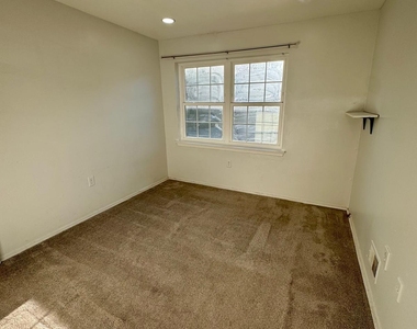 1202 Green Hollow Drive - Photo Thumbnail 21