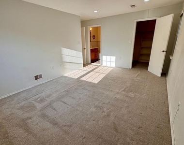 1202 Green Hollow Drive - Photo Thumbnail 27
