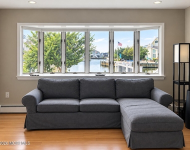 46 Longpoint Drive - Photo Thumbnail 5