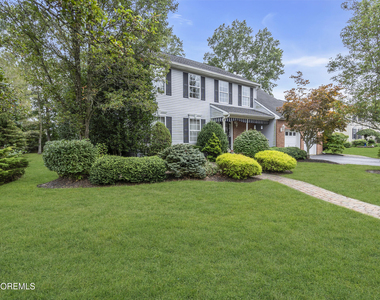 41 Carrie Drive - Photo Thumbnail 2