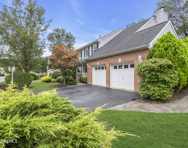 41 Carrie Drive - Photo Thumbnail 3