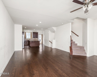 21 Green Street - Photo Thumbnail 9