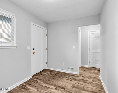 190 Spruce Street - Photo Thumbnail 10