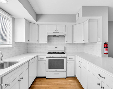190 Spruce Street - Photo Thumbnail 4