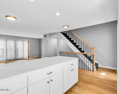 190 Spruce Street - Photo Thumbnail 5