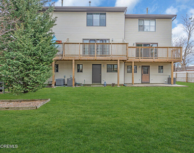 190 Spruce Street - Photo Thumbnail 17