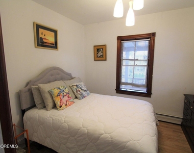 903 C Street - Photo Thumbnail 6