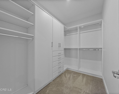 1003 Navigator Avenue - Photo Thumbnail 15