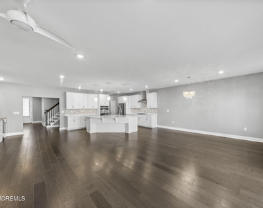 1003 Navigator Avenue - Photo Thumbnail 6