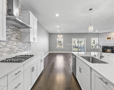 1003 Navigator Avenue - Photo Thumbnail 9