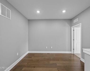 1003 Navigator Avenue - Photo Thumbnail 18