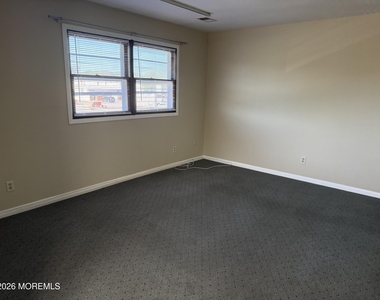 567 Fischer Boulevard - Photo Thumbnail 4